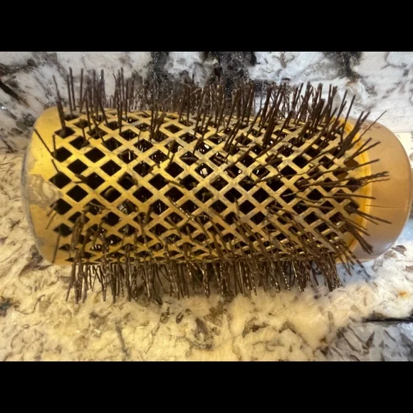 Olivia Garden Nanothermic Ion 2/18 Barrel Ceramic Roundbrush Hairbrush - Picture 2 of 5